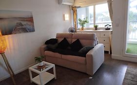 Studio centre port,face au nouveau Casino,parking gratuit au sous sol,wifi