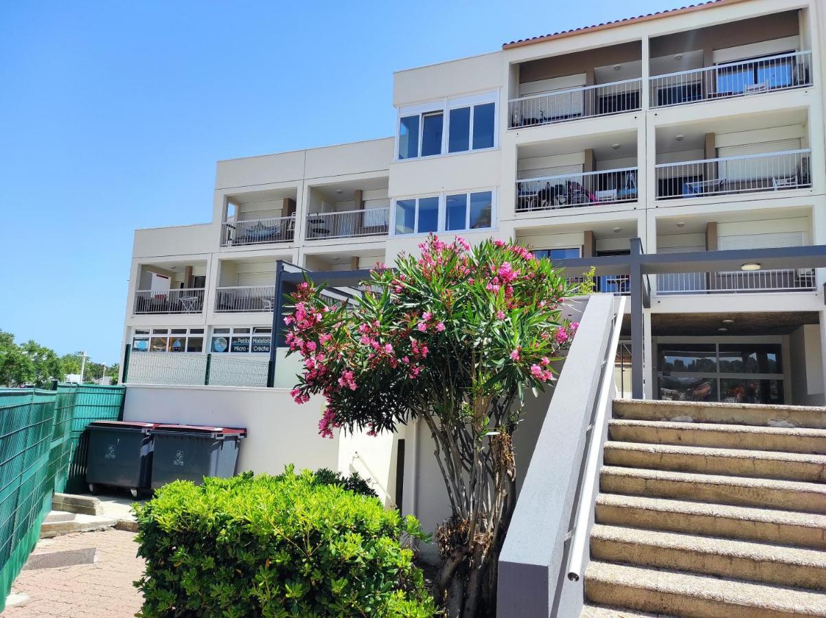 Studio centre port,face au nouveau Casino,parking gratuit au sous sol,wifi Agde Extérieur photo
