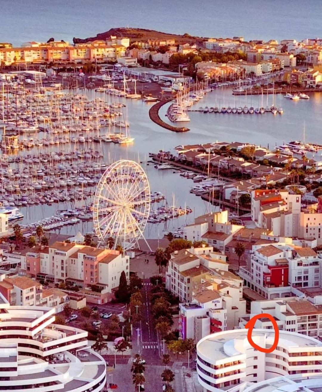 Studio centre port,face au nouveau Casino,parking gratuit au sous sol,wifi Agde Extérieur photo