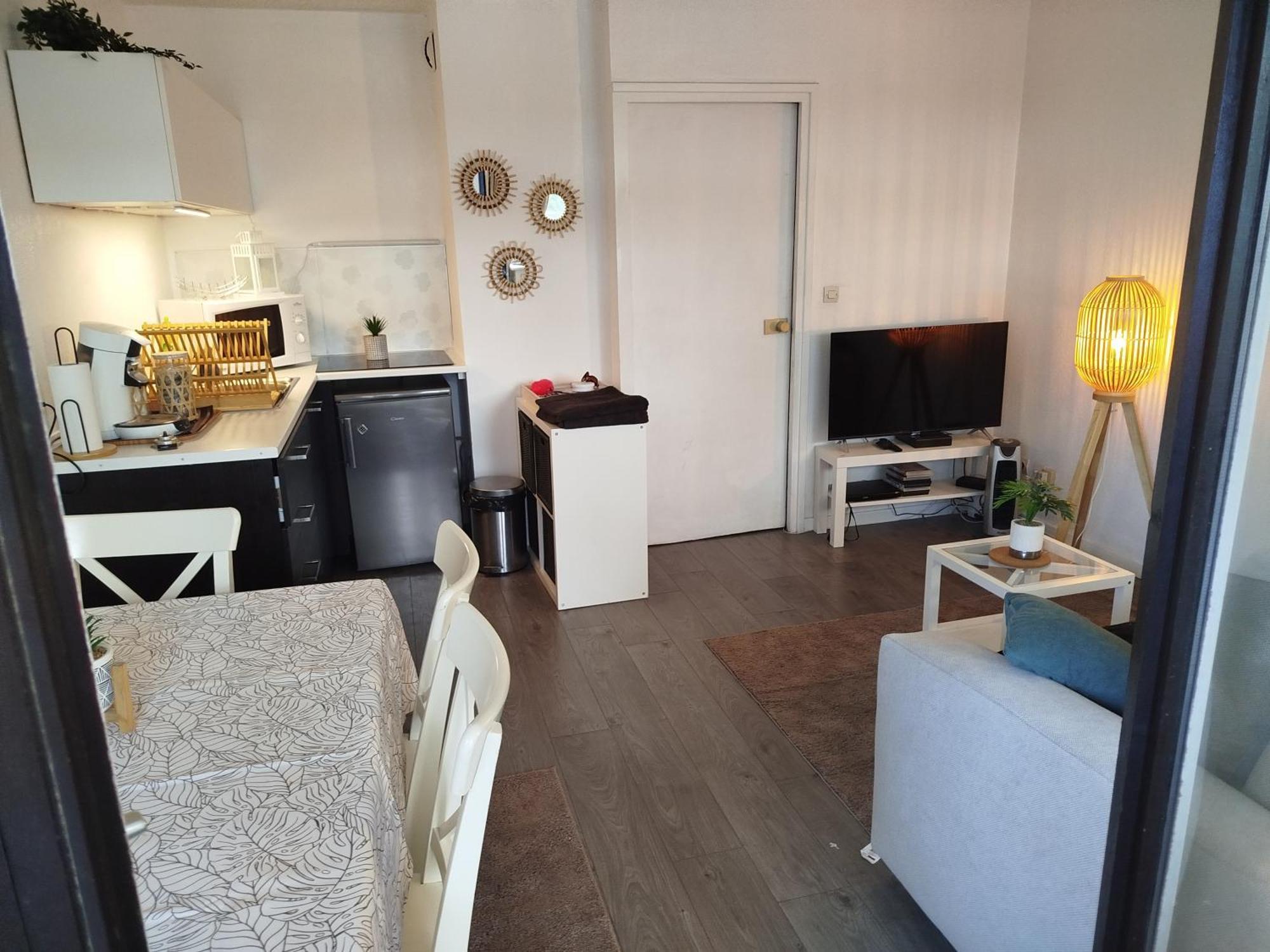 Studio centre port,face au nouveau Casino,parking gratuit au sous sol,wifi Agde Extérieur photo
